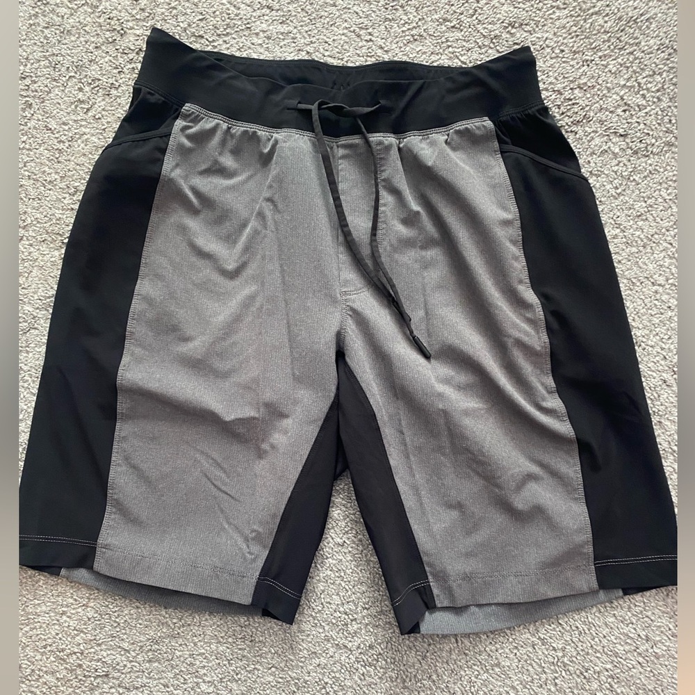 Lululemon Men’s Swim Trunks Size M, 7”